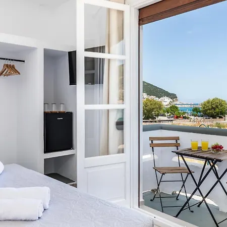 Uncle John's 招待所 4*