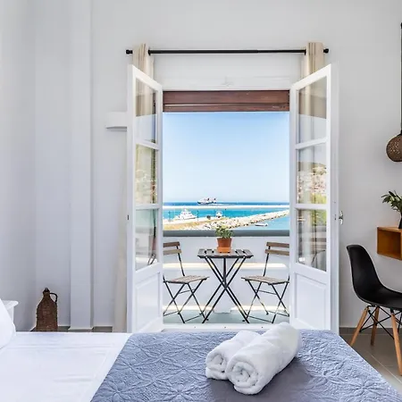 Uncle John's 招待所 4*