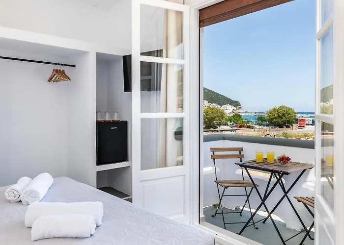 Uncle John's Guest house 4*