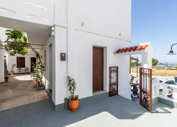 Uncle John's Guest house 4*