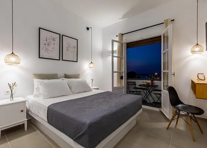 Uncle John's 4* Skopelos Town