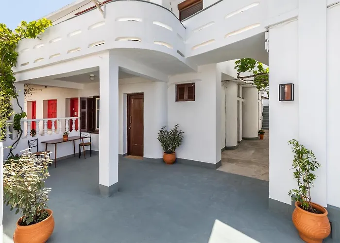 Guest house Uncle John's Skopelos Town