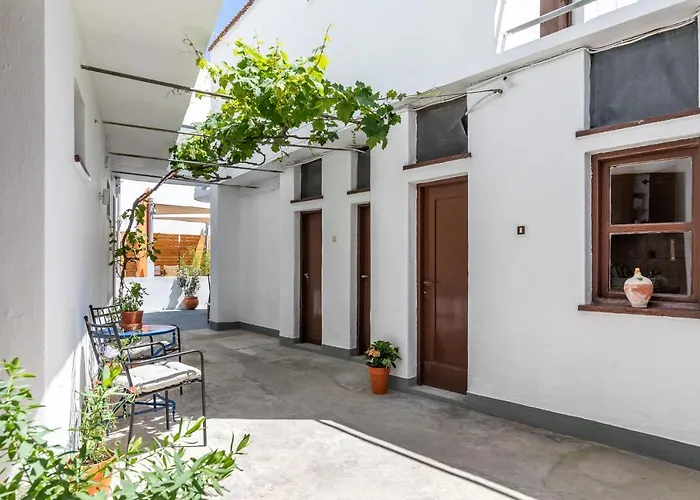 Guest house Uncle John's Skopelos Town