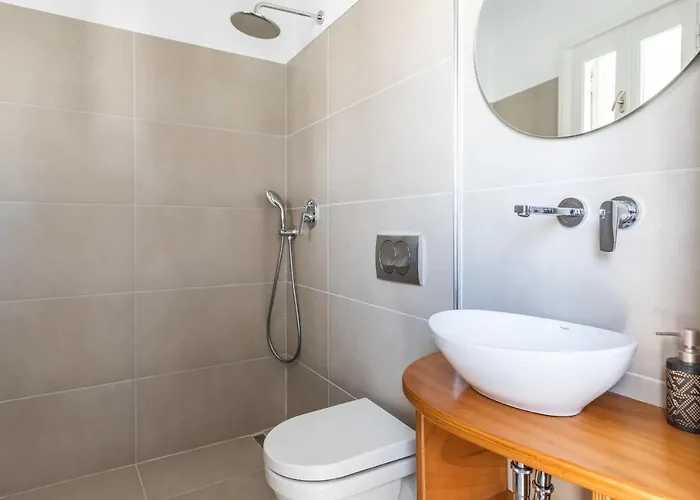 Uncle John's 4* Skopelos Town