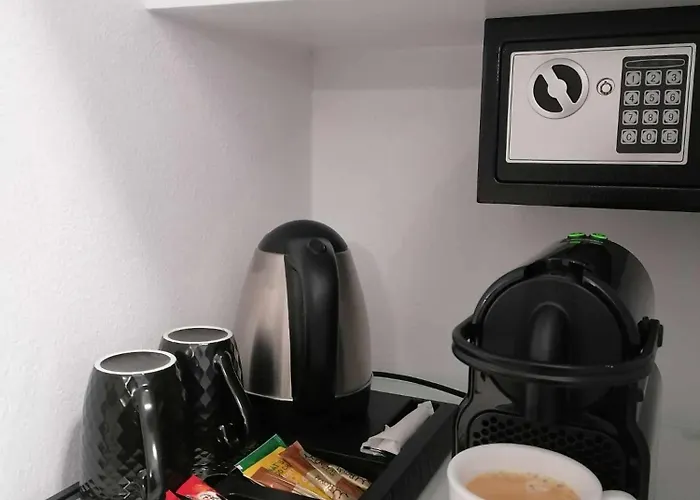 Uncle John's 4* Skopelos Town